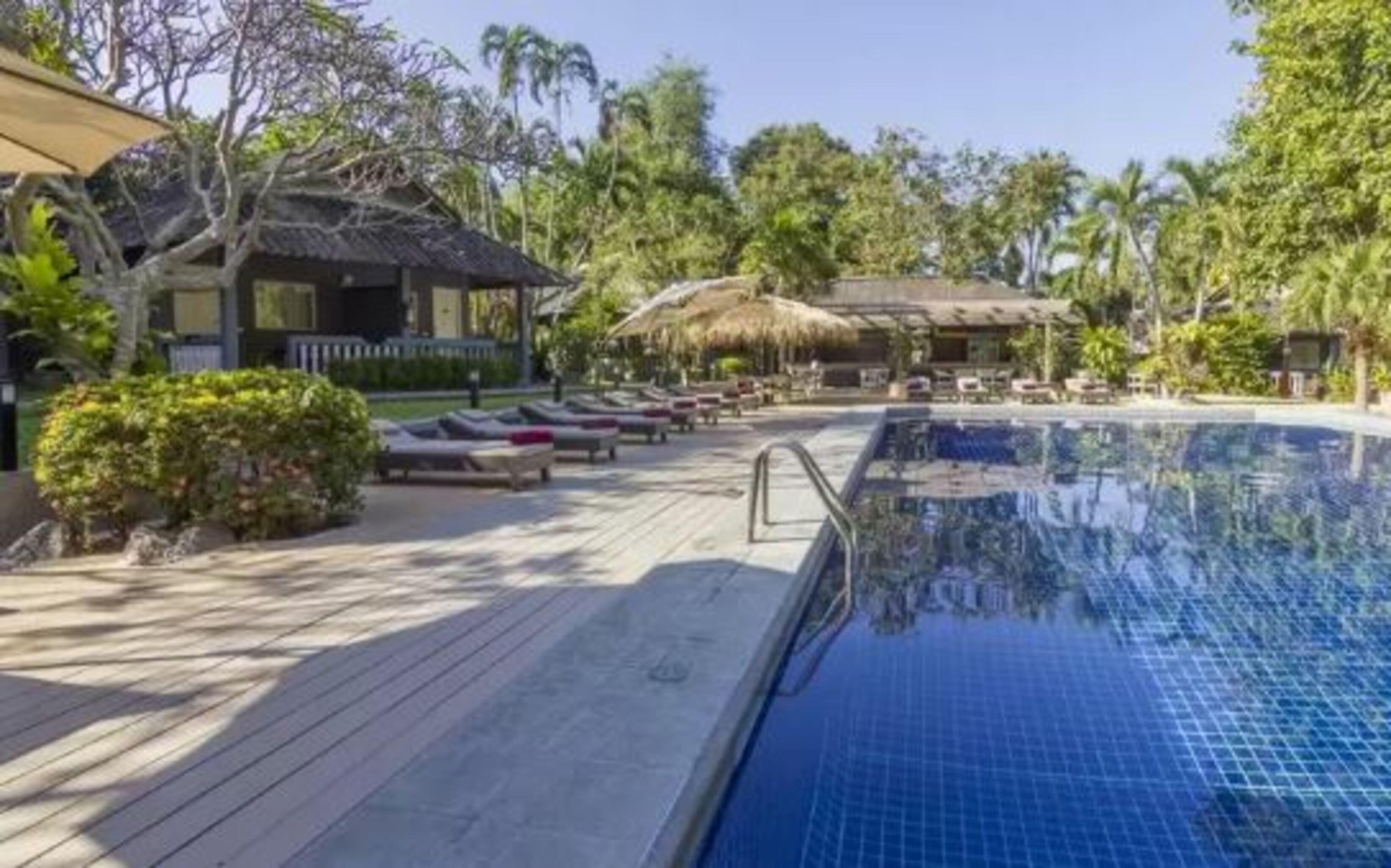 Let'S Hyde Pattaya Resort & Villas - Pool Cabanas Kültér fotó